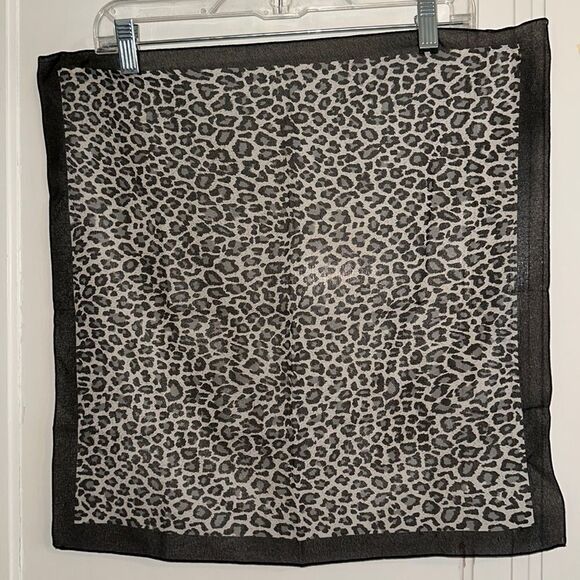Cheetah print black, gray & white semi sheer chiffon polyester square scarf - Picture 1 of 8